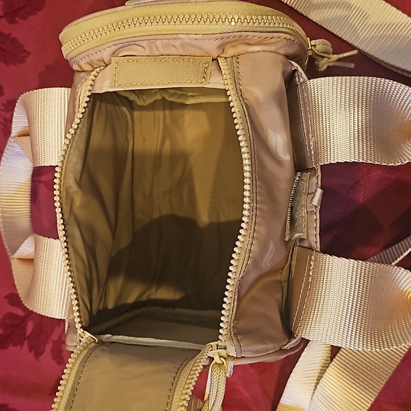 NWOT Fabletics mini duffle bag purse - Picture 4 of 10